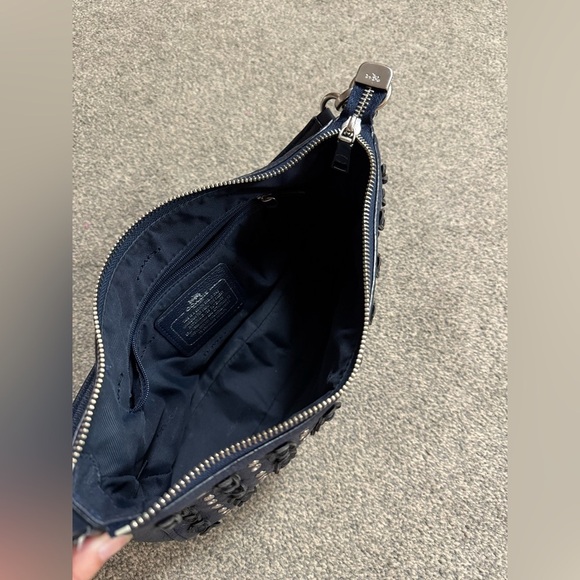 Vintage Coach Restored Navy Chelsea Leather Shoulder Bag With Floral Rivets - Picture 6 of 6